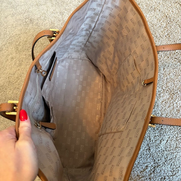 Michael Kors Monogram Brown Extra Large Tote Bag - Picture 8 of 8
